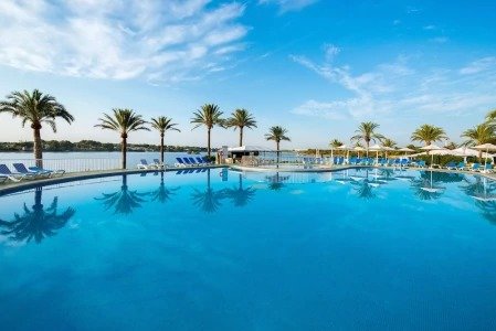 Spain: Family of 3 escape to Alcudia This October
