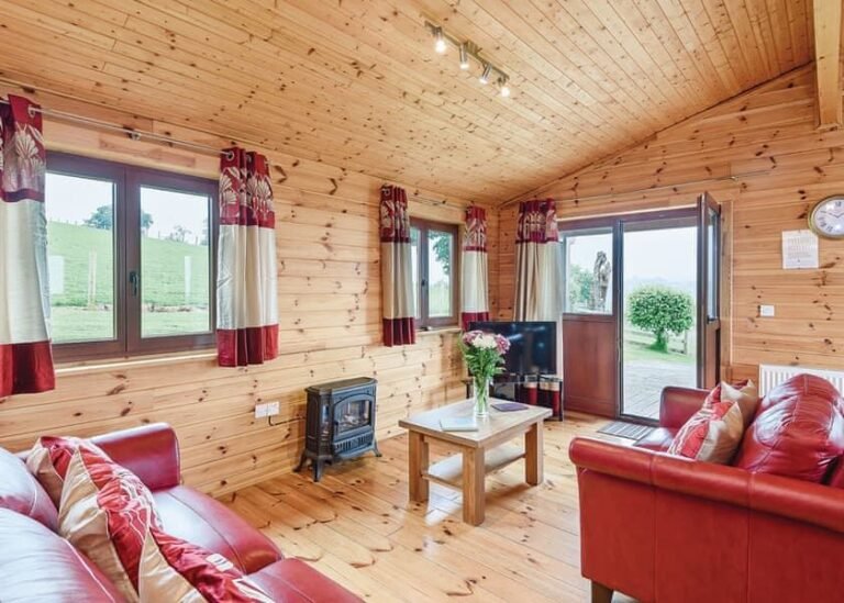 UK: School‑Holidays Welsh Lodge Break with Hot Tub For 4 – 7 Nights WAS £850 – NOW £685